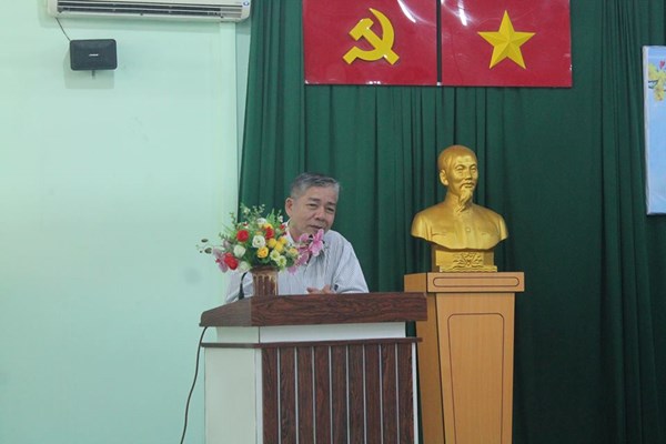 Hội Cha mẹ học sinh tặng quà tết cho học sinh ngoan-nghèo năm 2018